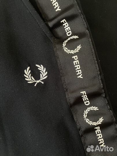 Брюки Fred Perry с лампасами