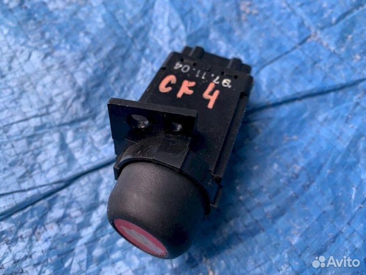 Кнопка аварийной сигнализации Honda Accord CF4