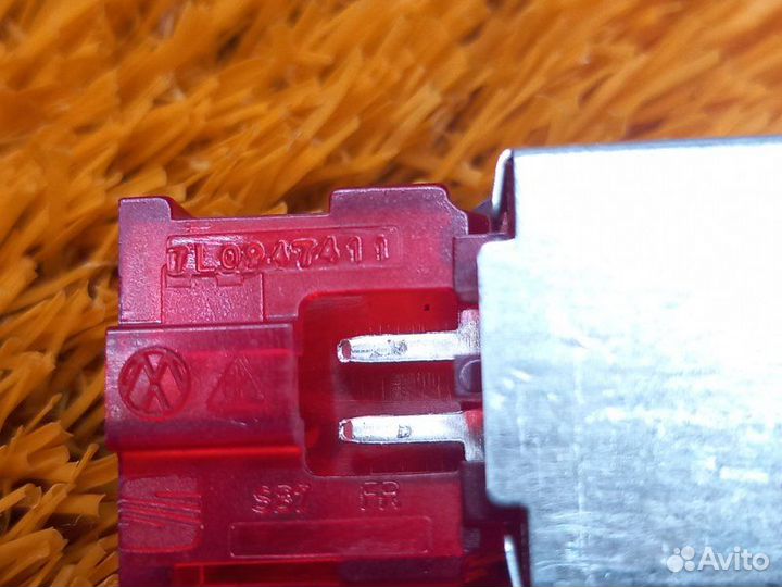 Плафон освещения передний левый Volkswagen Touareg