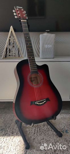 Гитара красная