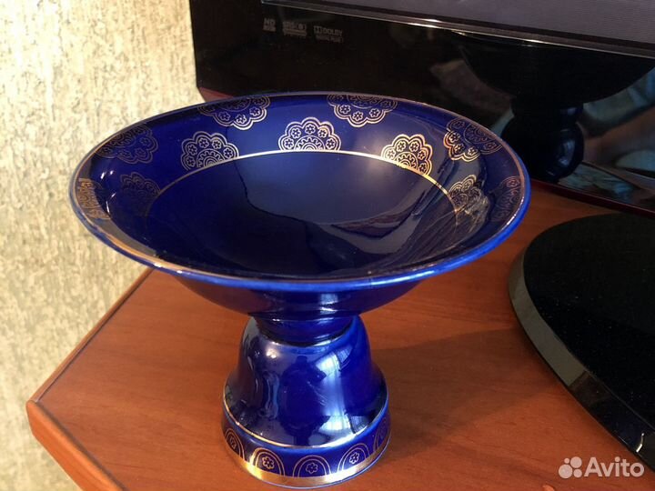 Конфетница фарфоровая