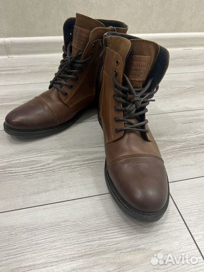 Mustang-высокие ботинки 44 размер