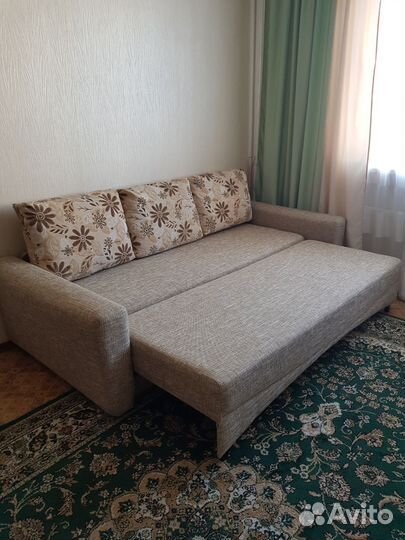 Диван прямой раскладной на ножках