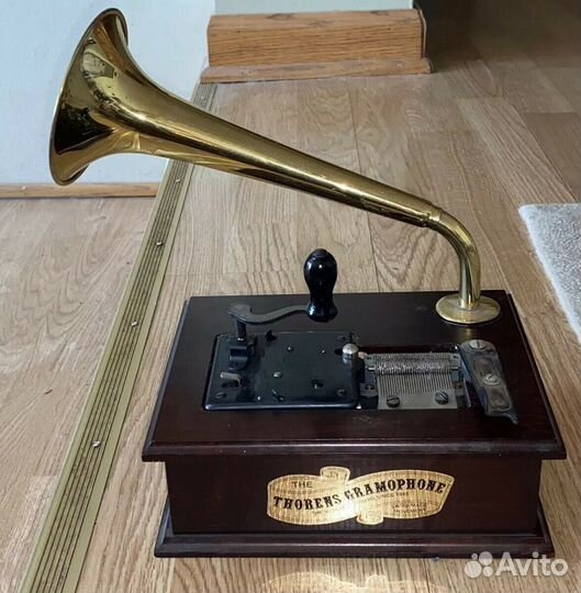 Музыкальная старинная шкатулка Thorens