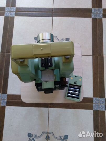 Теодолит электронный