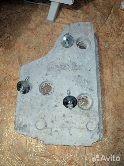 Противовес верхний 43000505