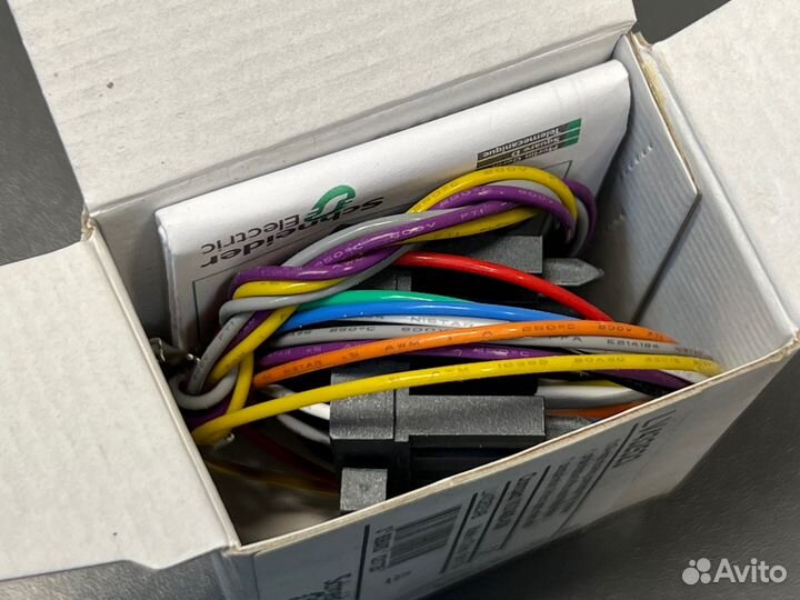 Schneider LV429451 Адаптер SDE, новый, 4 шт