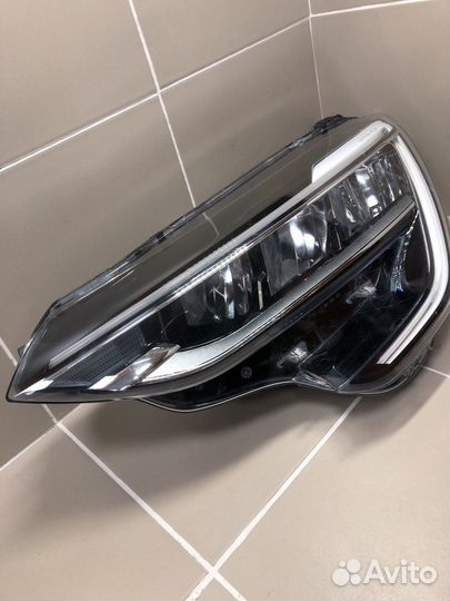 Фара левая диодная LED Renault Arkana 260605885R