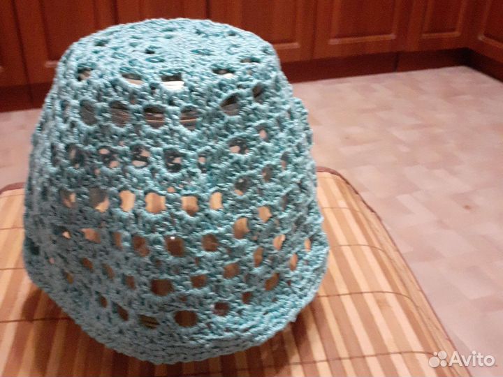 Вязаная шапочка из ириса,ручная работа