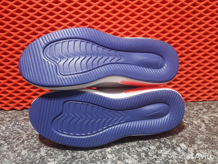 Кроссовки Nike размер 39