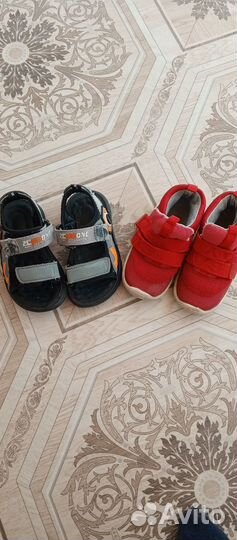 Кроссовки, Сандали