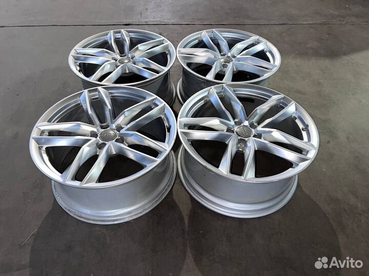 Комплект литых дисков R20x9 5x112