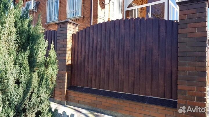 Забор из евроштакетника