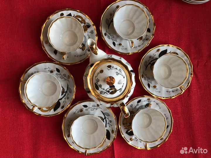 Антикварный чайный сервиз на шесть персон