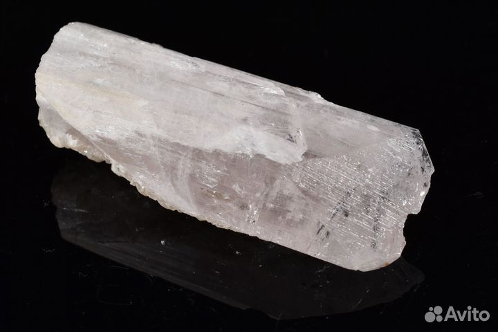 Кристалл Данбурит обрастающий кальцитом.Лот№265