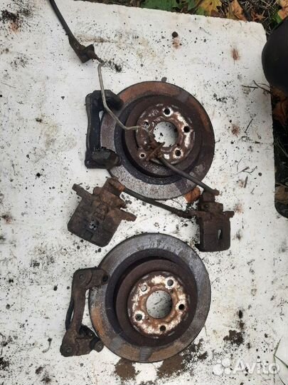 Задние тормоза Subaru Legacy B4 BE5 2.0