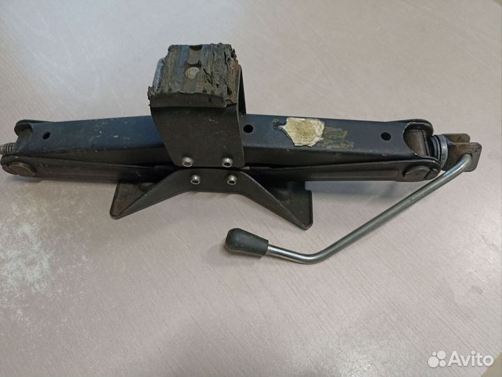 Домкрат автомобильный Б/У