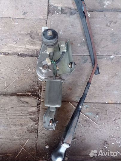 Задний стеклоочиститель