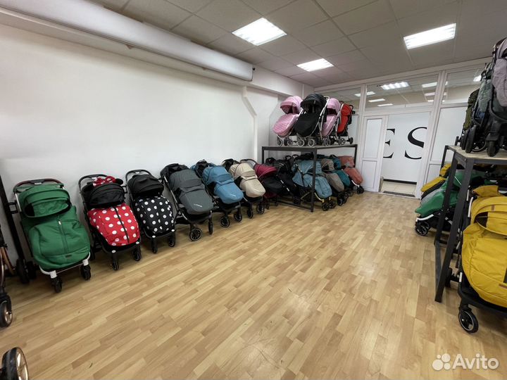 Прогулочная коляска новая