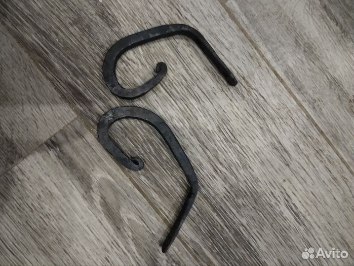 Крючки кованые потолочные для кашпо