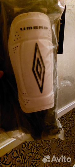 Щитки футбольные новые