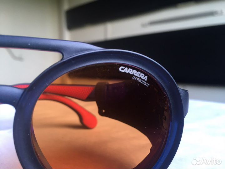 Очки солнцезащитные