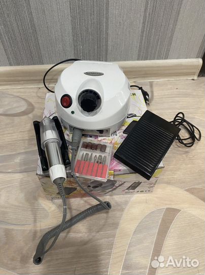 Аппарат для маникюра и педикюра