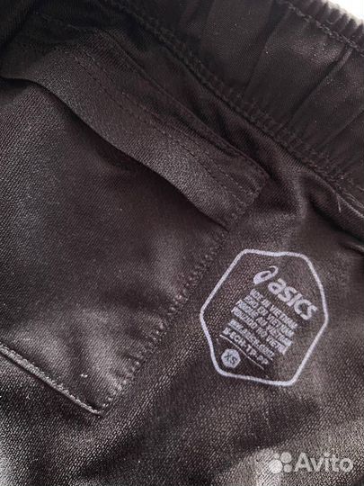 Женские спортивные шорты acics