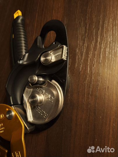 Petzl ID'S спусковое устройство