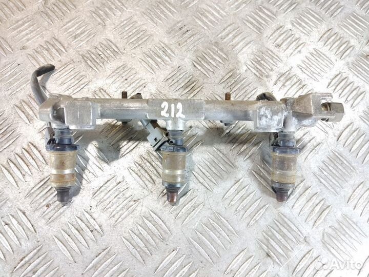 Рейка топливная рампа Honda Legend 1991-1996