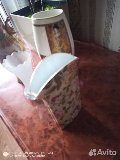 Разноплановые декоративные вазы