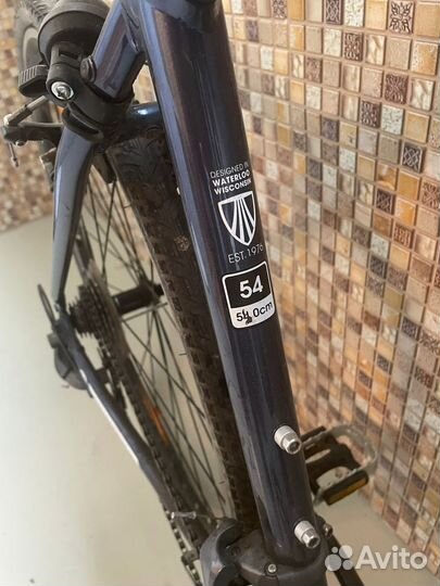 Продаю шоссейный велосипед trek 2015 года выпуска