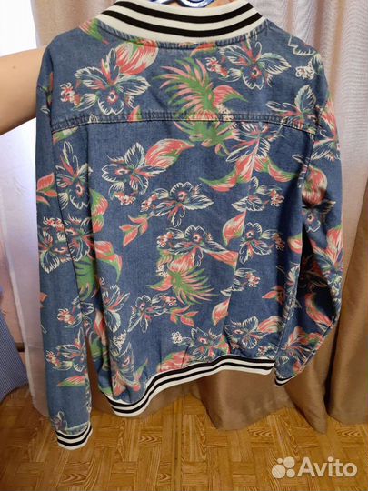 Бомбер на девочку