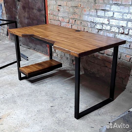 Компьютерный стол в стиле лофт