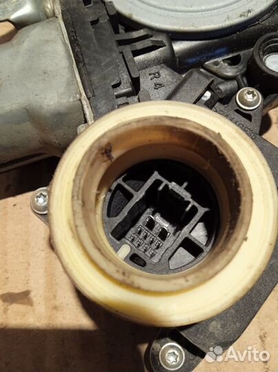 Стеклоподъемник задний левый Toyota Camry 40