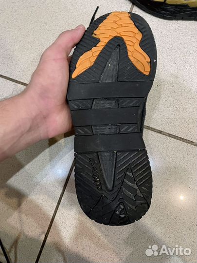 Кроссовки adidas