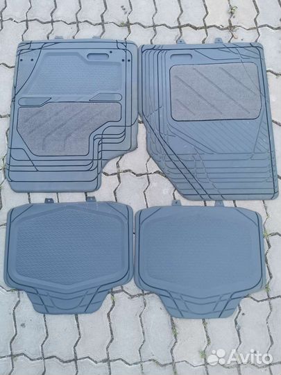 Комплект автомобильных ковриков