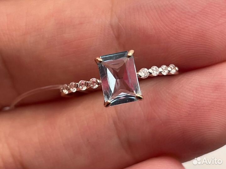 Золотое кольцо с топазом