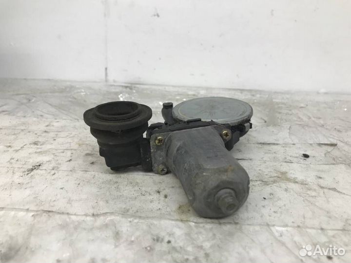 Моторчик заднего левого стеклоподъемника