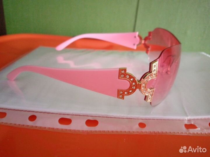 Солнечные очки женские