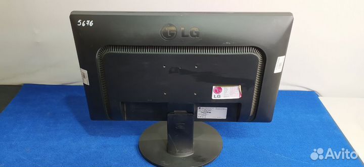 Монитор LG Flatron 22 Full HD