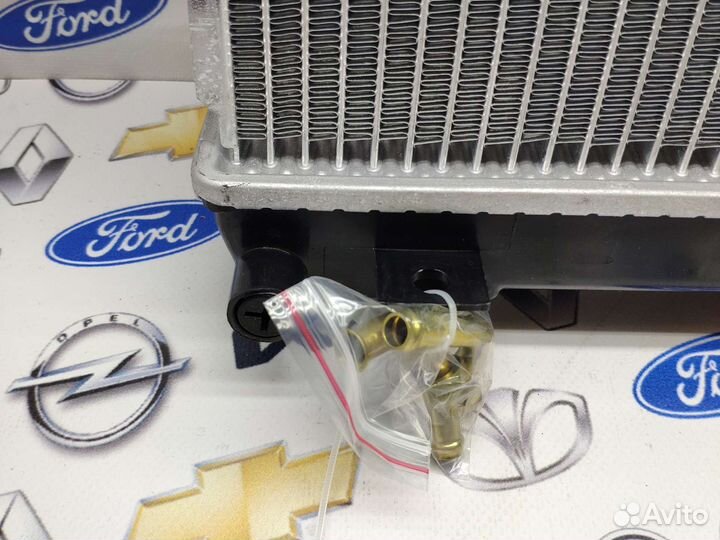 Радиатор охлаждения Mitsubishi Pajero 3-4 3.0-3.8