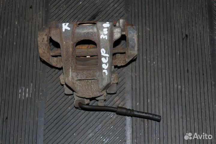 Суппорт задний правый Jeep Grand Cherokee WK2 рес