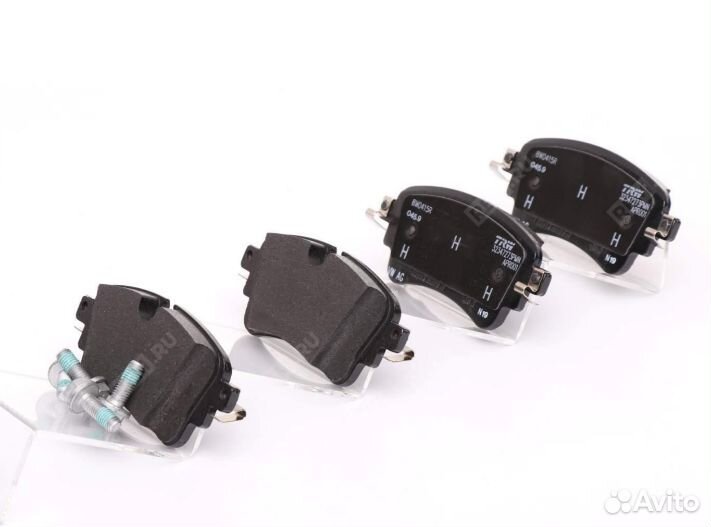 Колодки тормозные передние VAG 8K0698151F