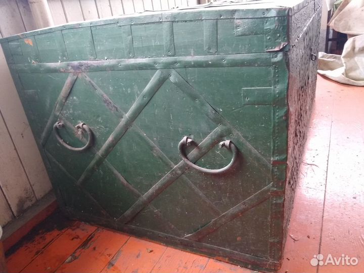 Сундук деревянный