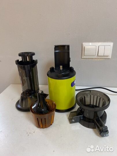 Шнековая соковыжималка Kitfort KT-1129-2