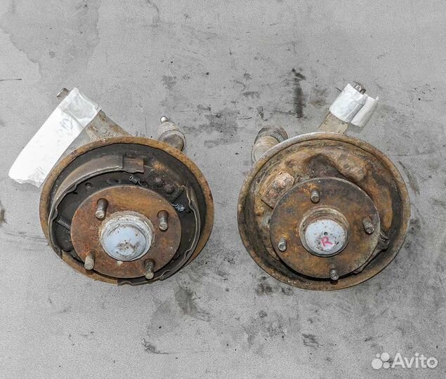 Кулак задний, ступица Nissan Primera P10