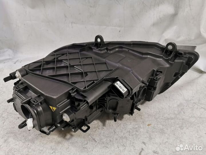 Фара правая Volkswagen Touareg 2010 7P1941032