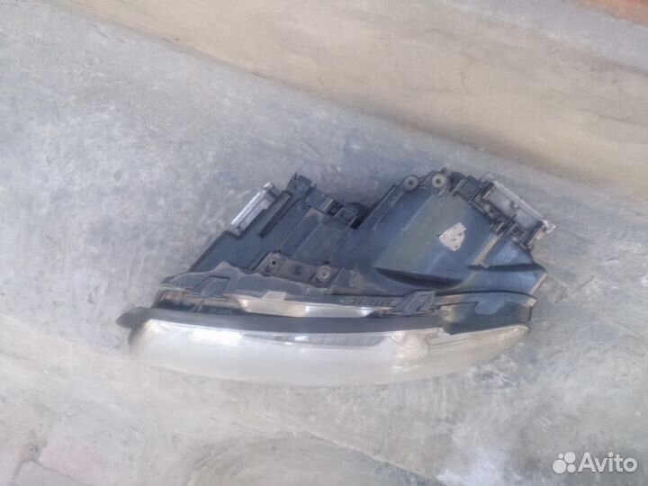 Фара на audi A8 левая 2004 г