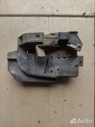 Замок открывания двери задний Renault Laguna I